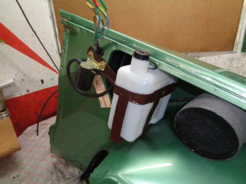 LE LAVE-GLACE SUR LES DS INJECTION ELECTRONIQUE CLIMATISÉES.